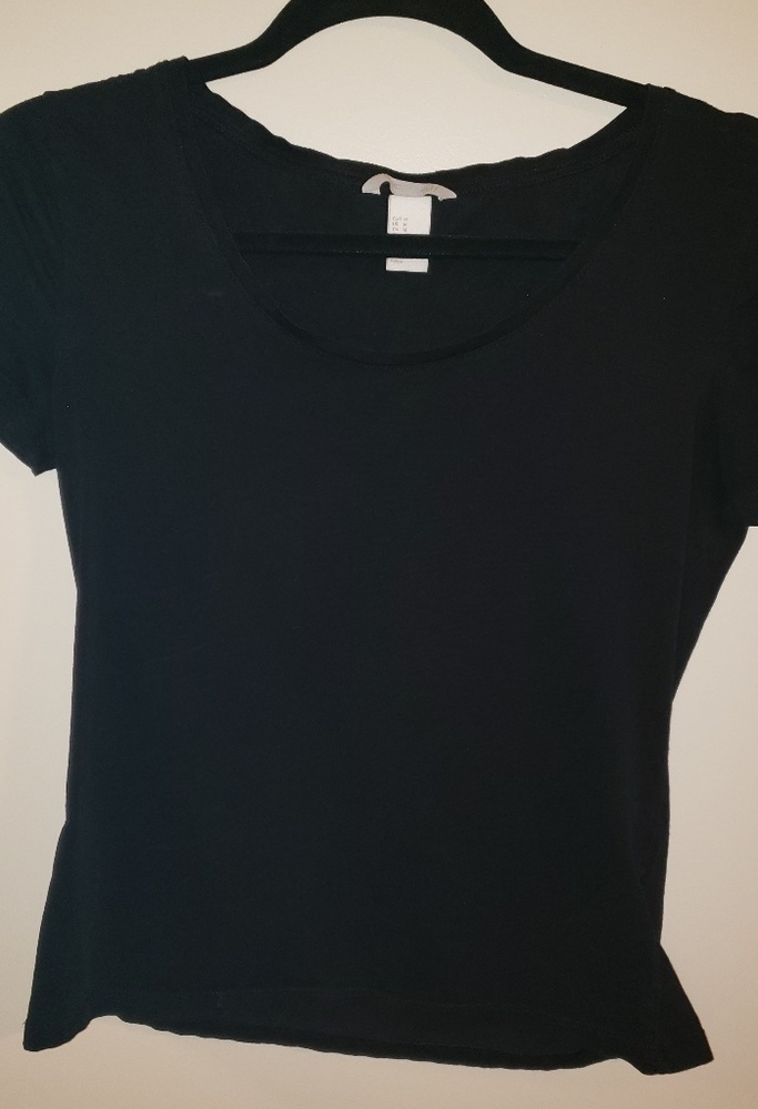 Black round neck t-shirt